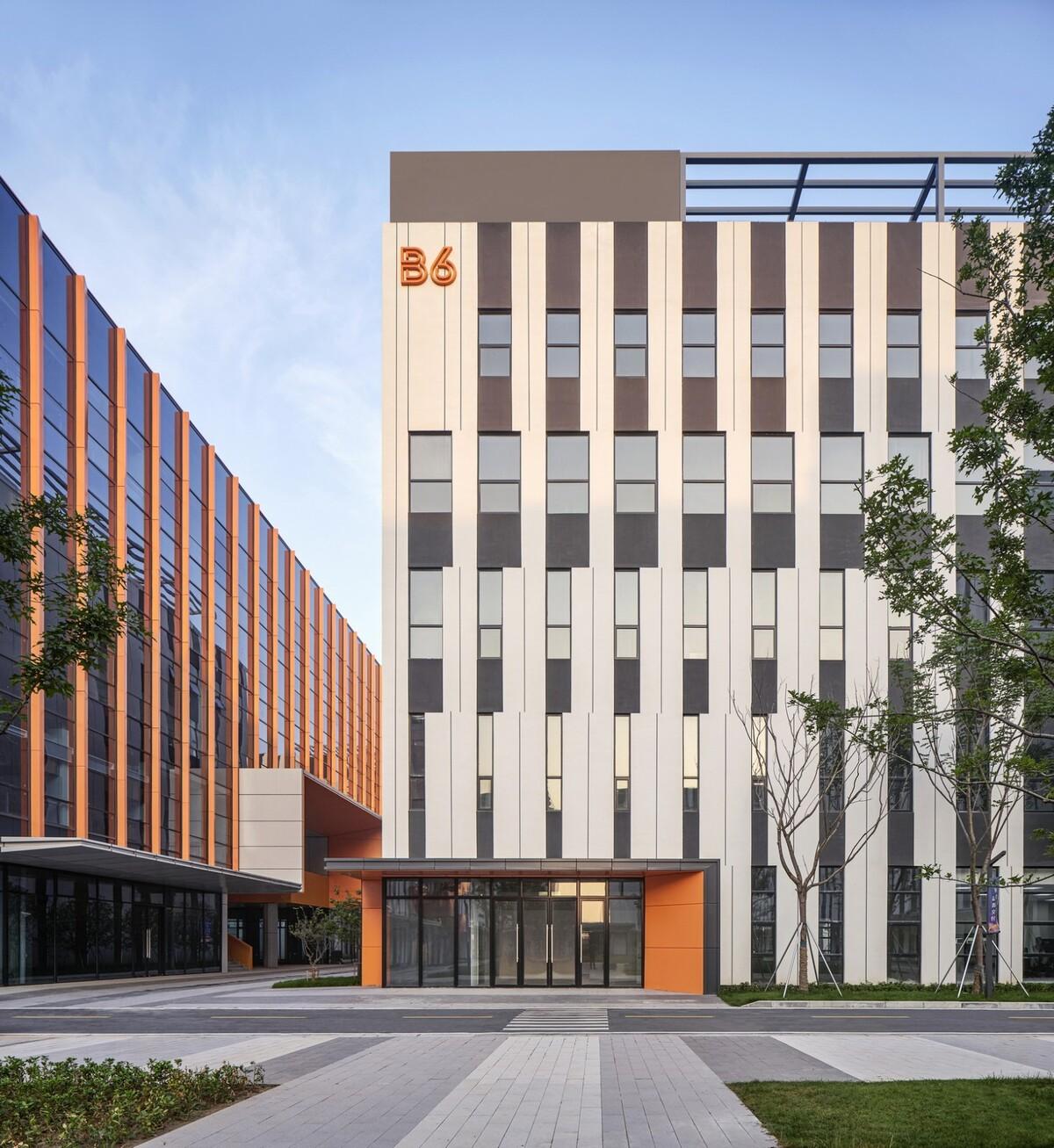 跳动的色彩×微笑的曲线，园区建筑注入活力与情感：苏州新扬产业园 / FTA