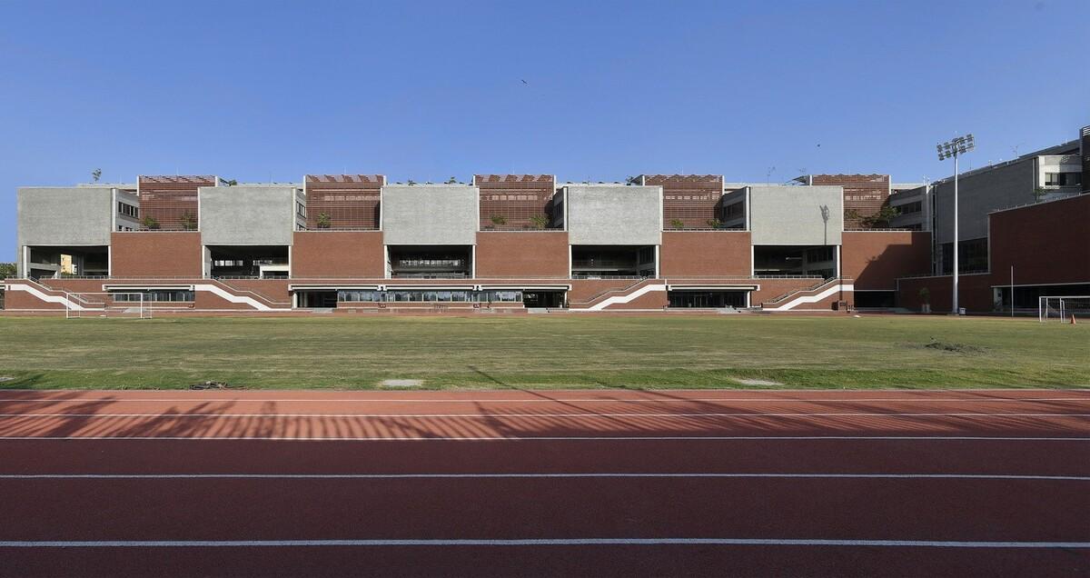Shiv Nadar 学校 / Stephane Paumier Architects