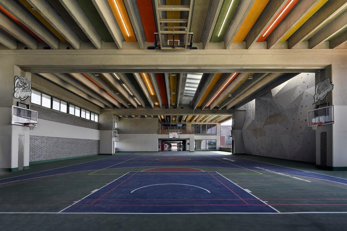 Shiv Nadar 学校 / Stephane Paumier Architects