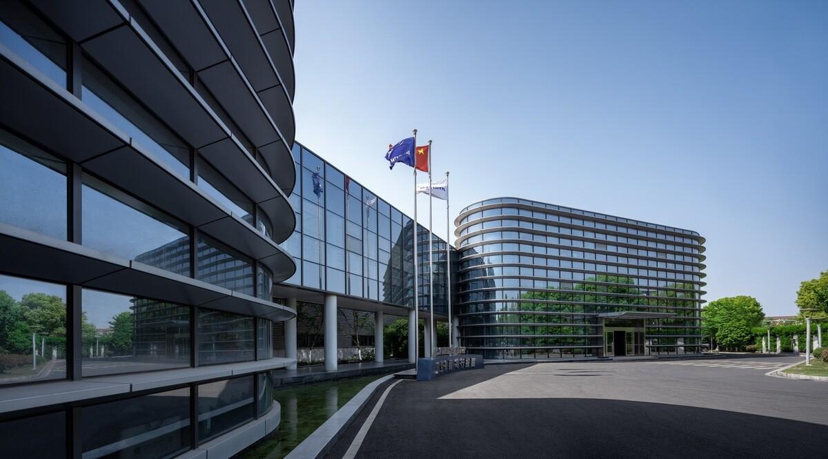 苏南民营企业发展的建筑样本：航亚科技总部办公楼  / 米丈建筑