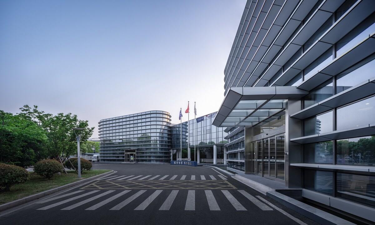 苏南民营企业发展的建筑样本：航亚科技总部办公楼  / 米丈建筑