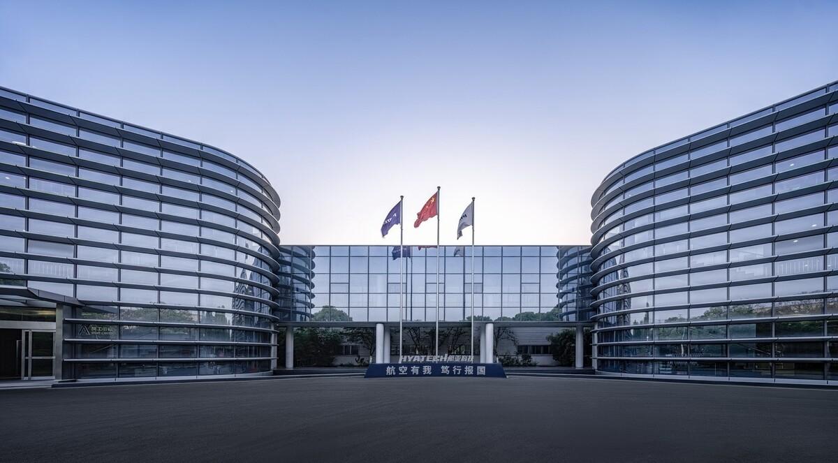 苏南民营企业发展的建筑样本：航亚科技总部办公楼  / 米丈建筑