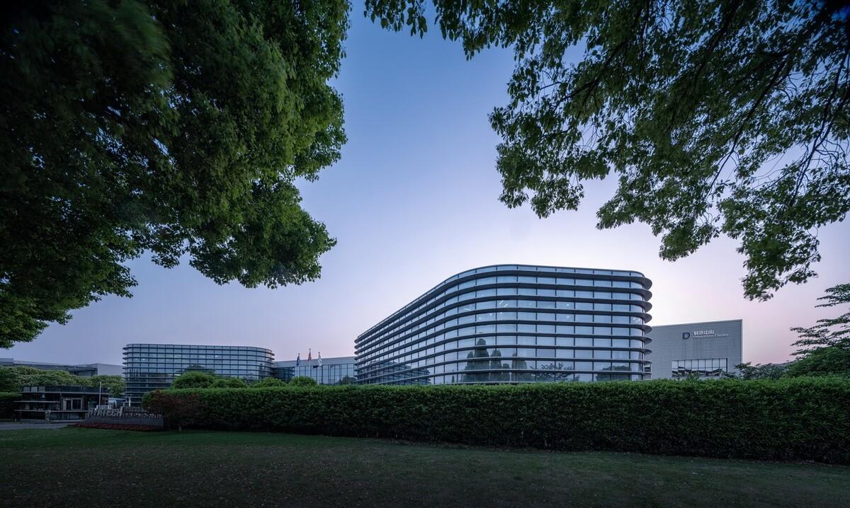 苏南民营企业发展的建筑样本：航亚科技总部办公楼  / 米丈建筑