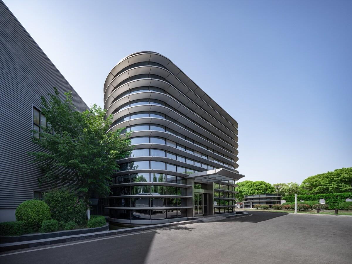 苏南民营企业发展的建筑样本：航亚科技总部办公楼  / 米丈建筑