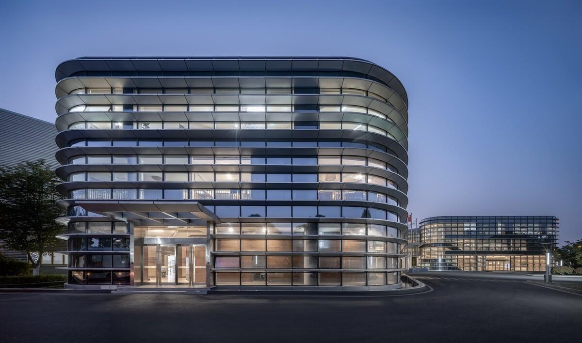 苏南民营企业发展的建筑样本：航亚科技总部办公楼  / 米丈建筑