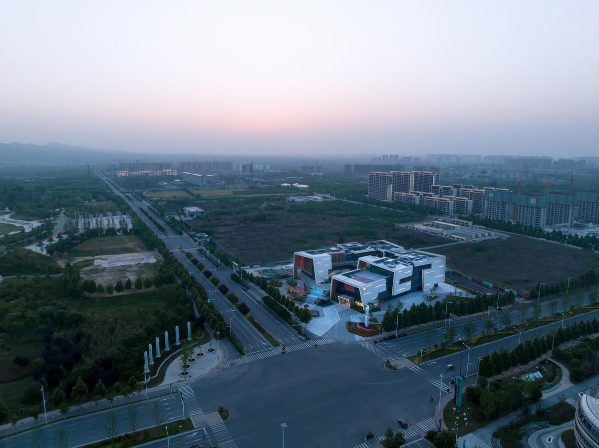 山之谷：郑州·深业健康城 / 柏涛建筑