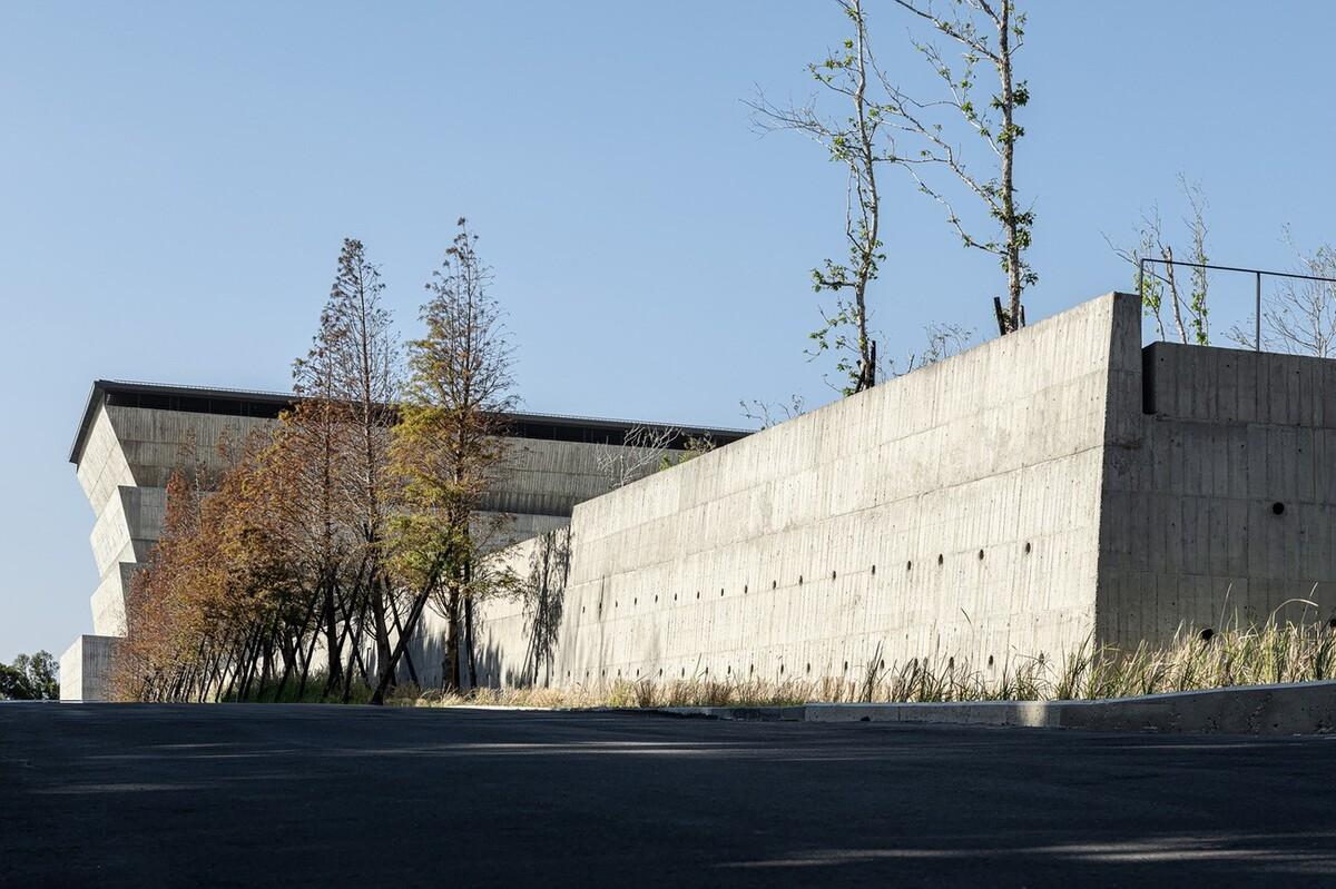 山中骨灰安置所 / Behet Bondzio Lin Architekten