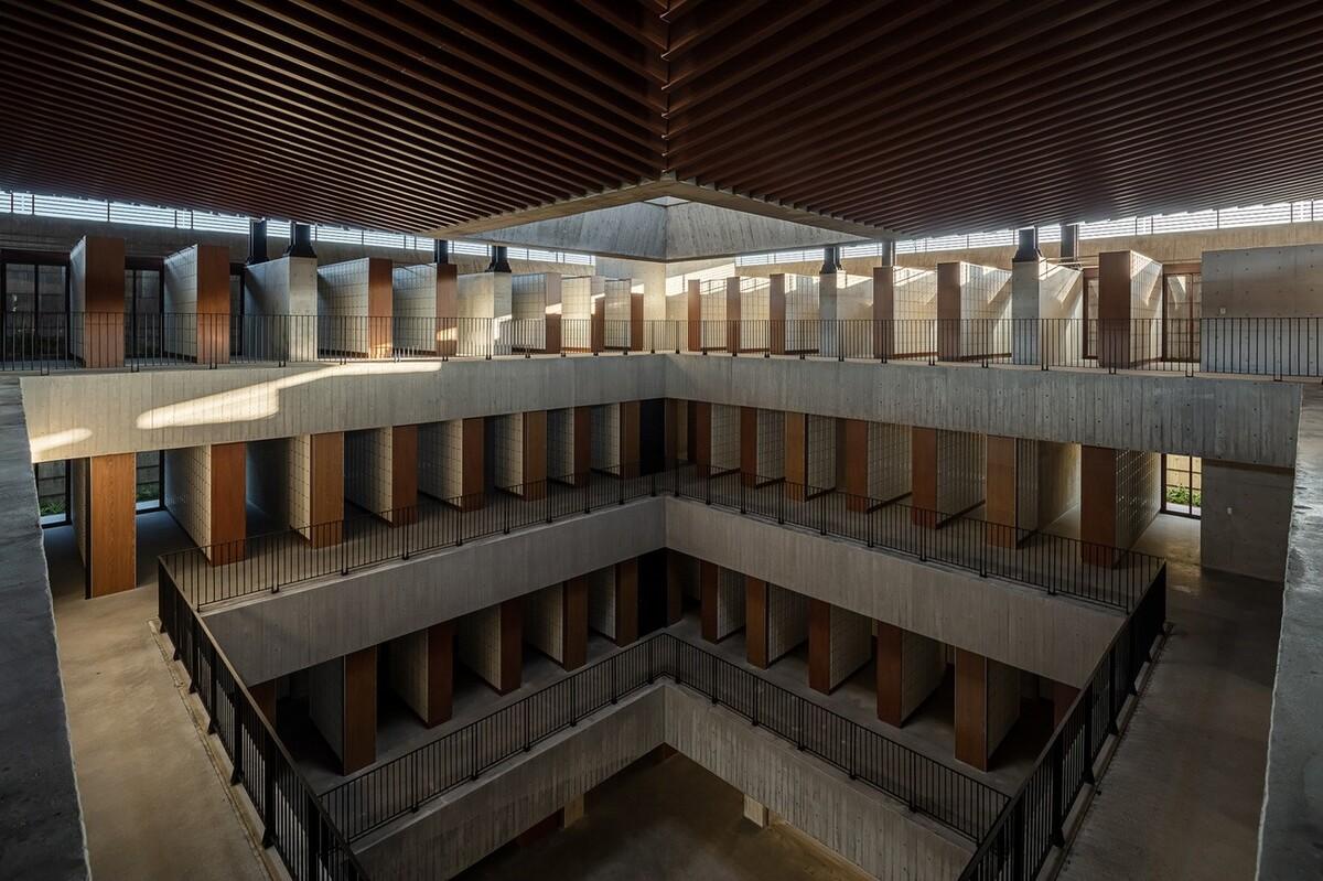 山中骨灰安置所 / Behet Bondzio Lin Architekten