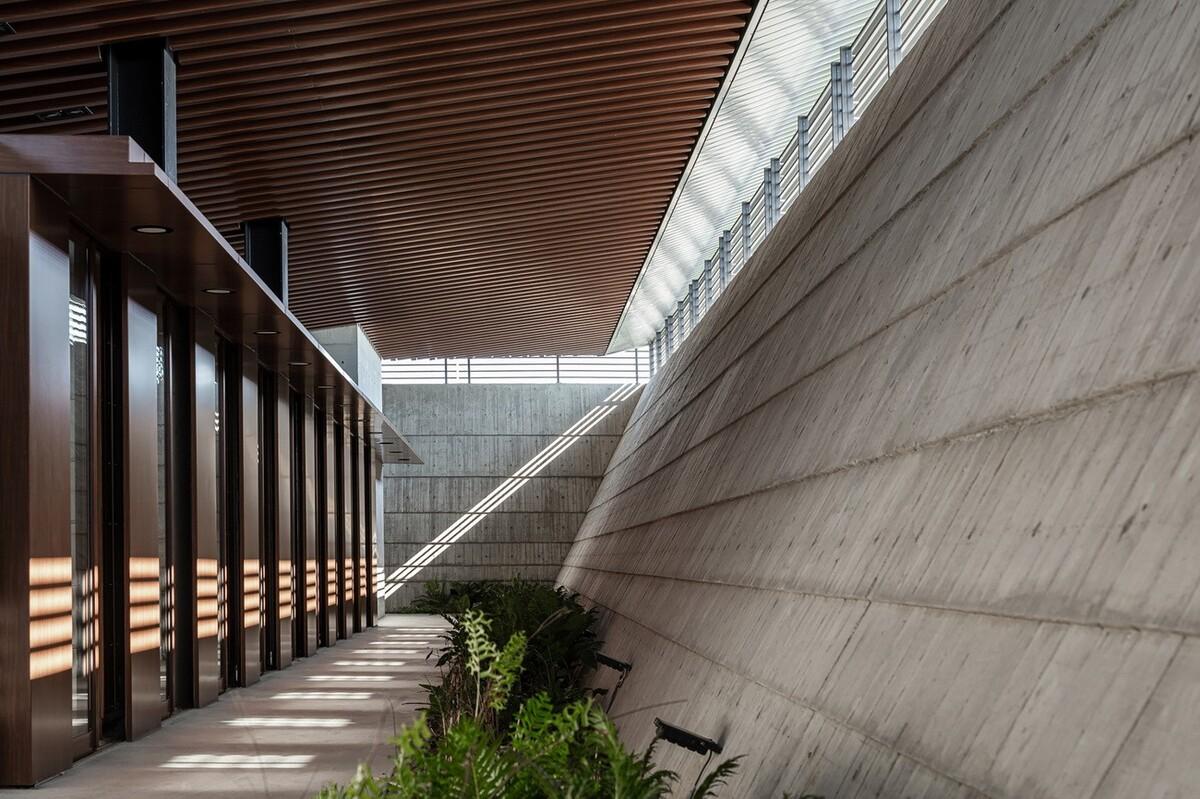 山中骨灰安置所 / Behet Bondzio Lin Architekten