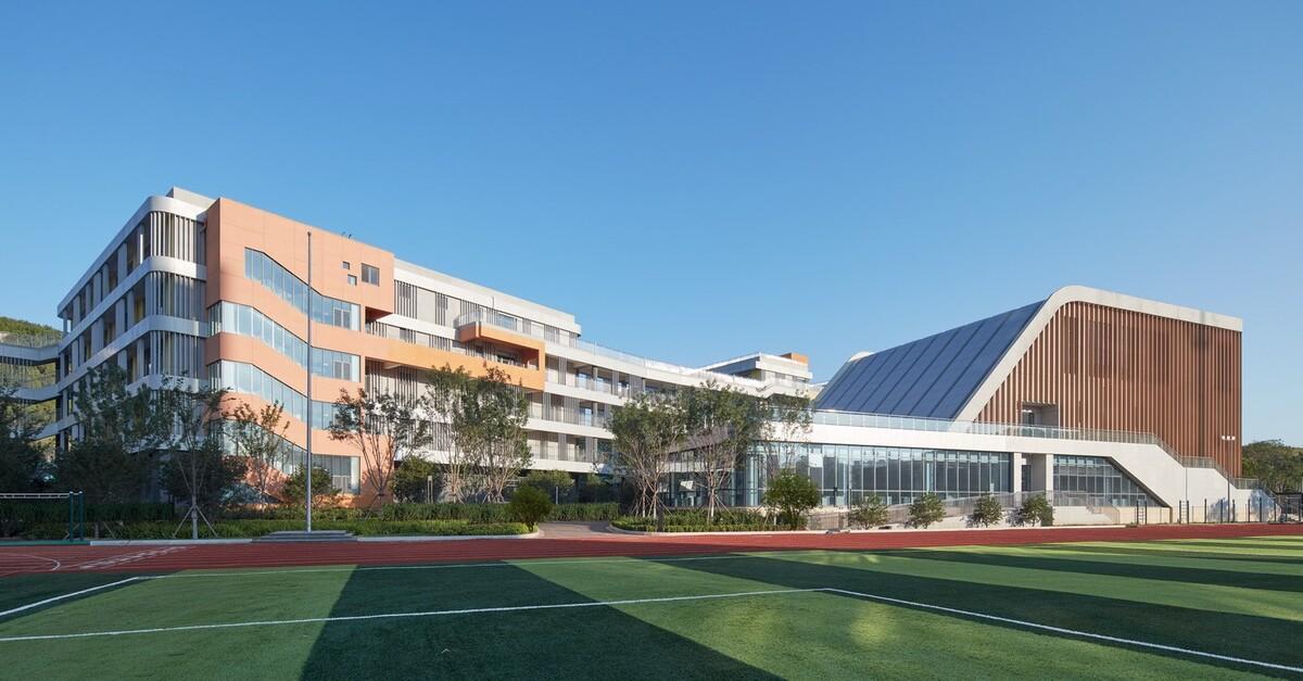 自由理想的“花园城堡” ：济南北康初中教育建筑群落 / UA 尤安设计