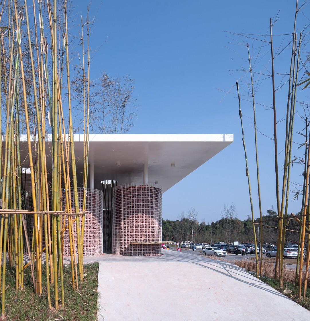 竹影摇曳的无性别公共卫生间：安石卷厕 / 在行建筑