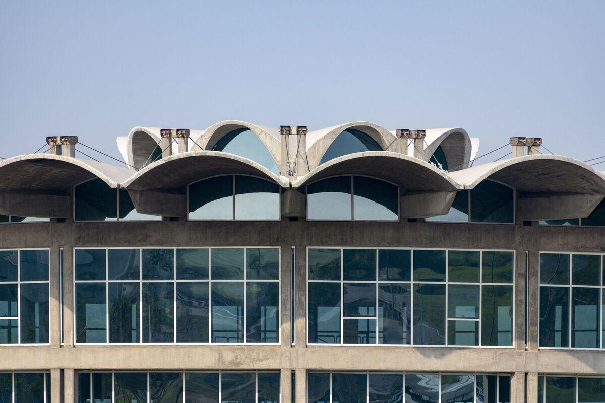 秩序城堡，Sanand 工厂 / Studio Saar