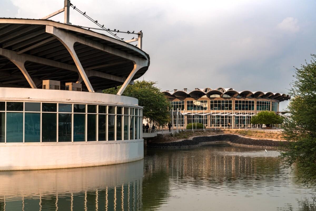 秩序城堡，Sanand 工厂 / Studio Saar