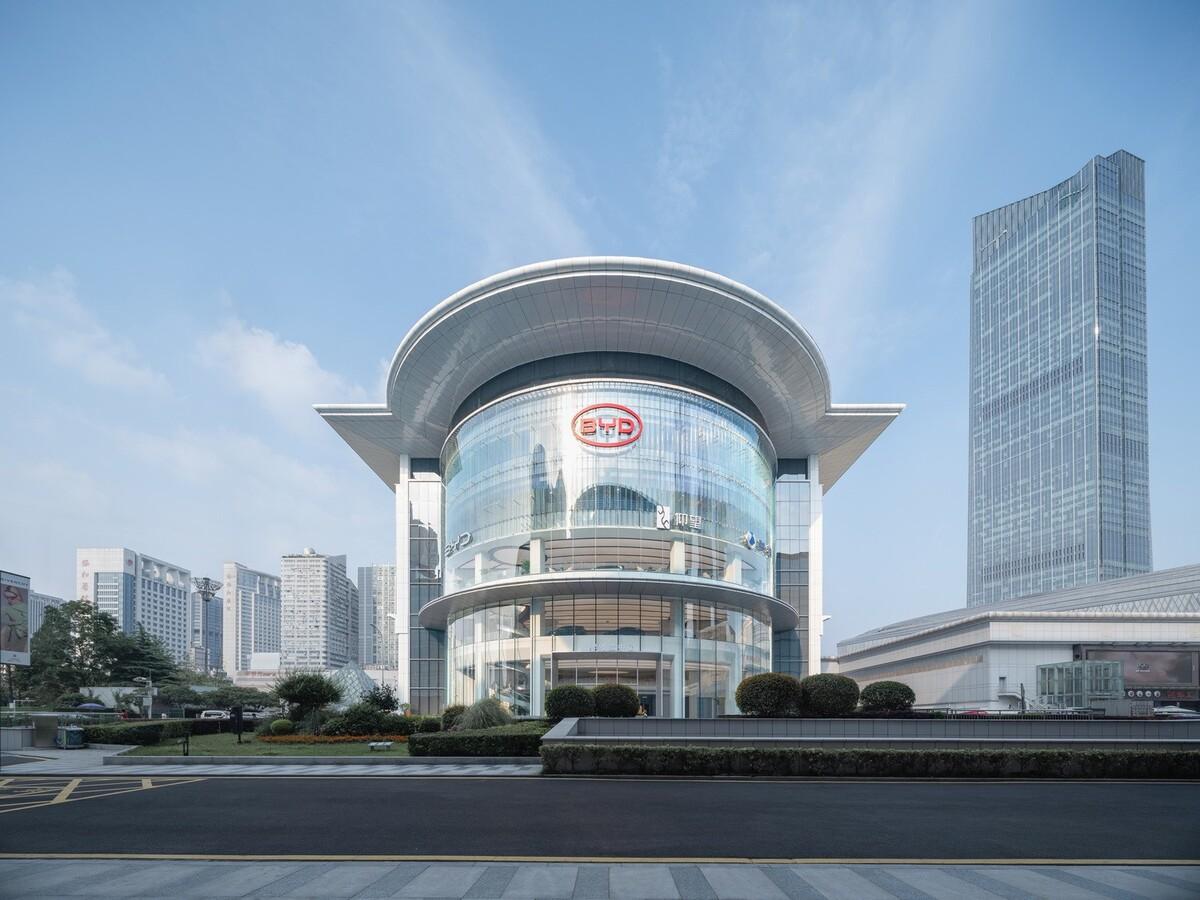启迪未来 江城地标：武汉比亚迪品牌体验中心 / 成执设计