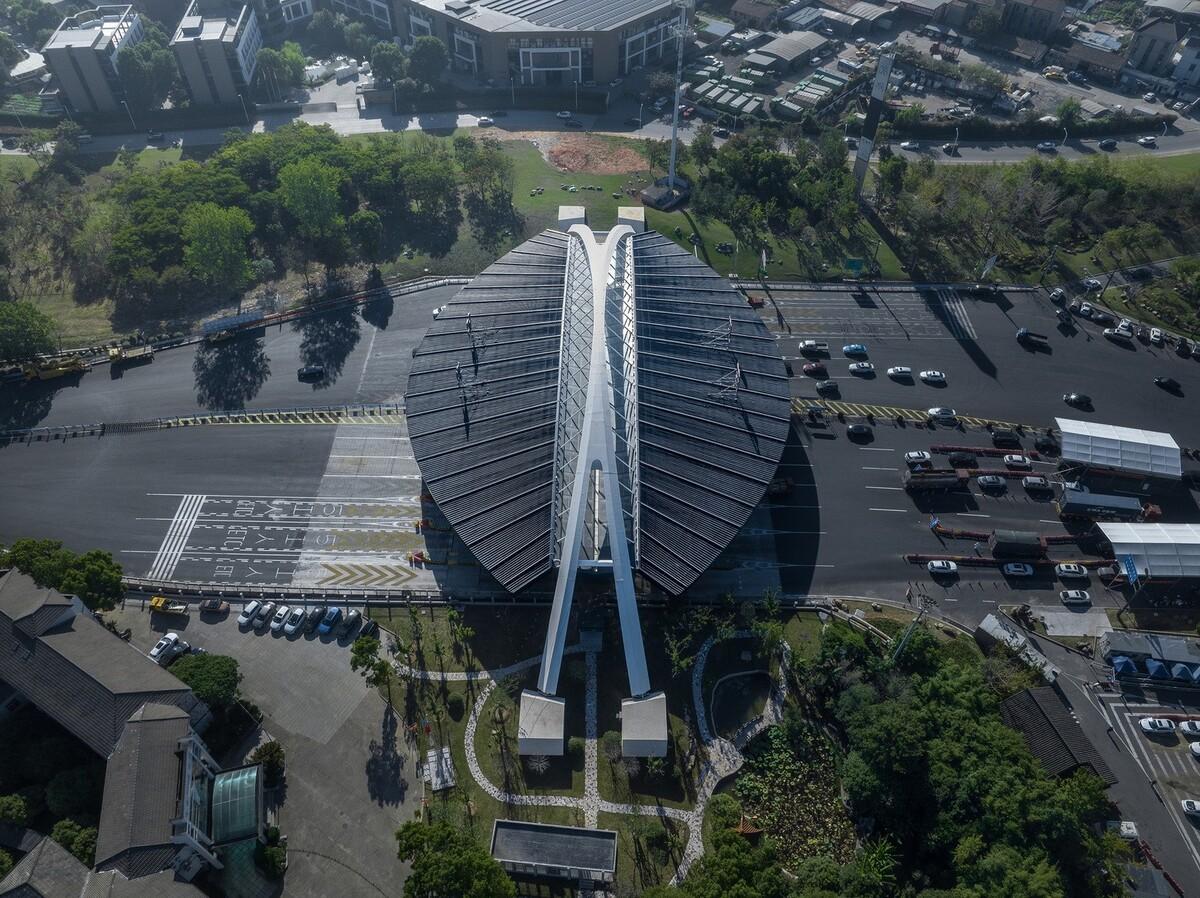 杭甬高速绍兴收费站 / 任天建筑