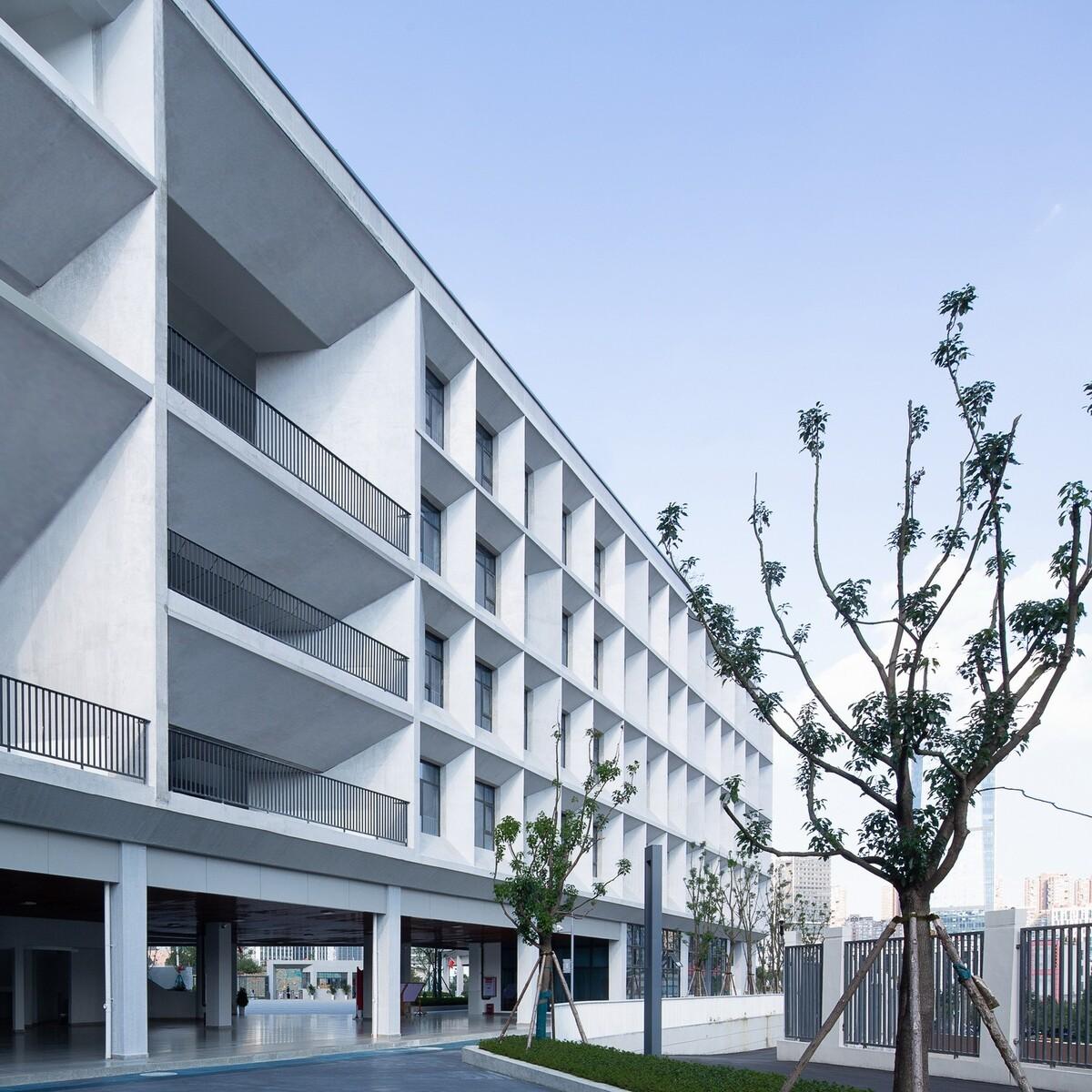 如有机生命体般自由生长：贵阳·观山湖区第八中学 / 柏涛建筑,