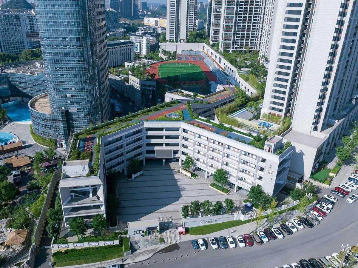 如有机生命体般自由生长：贵阳·观山湖区第八中学 / 柏涛建筑,