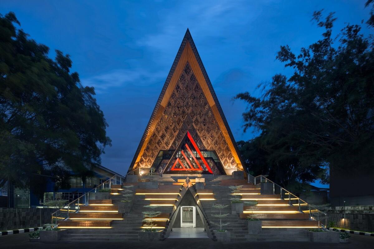 镂空，让光照进清真寺 At-Taufik / JOSO