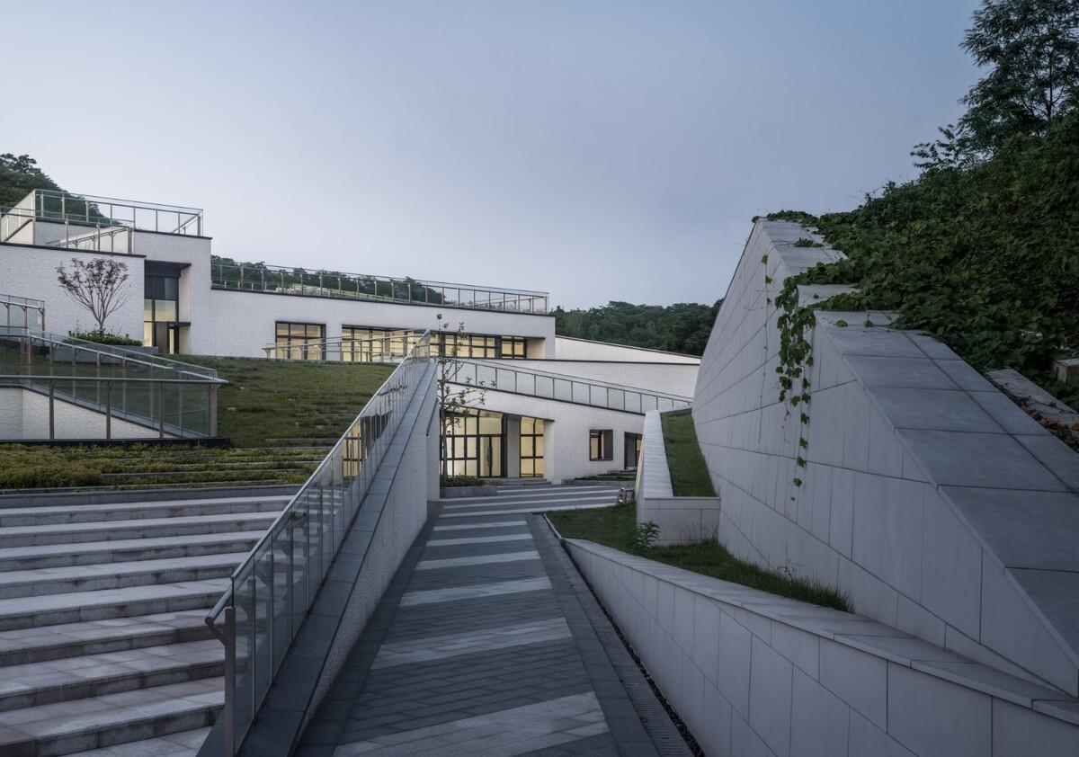 南京大学仙林校区众创空间二期 / 南大建筑钟华颖工作室