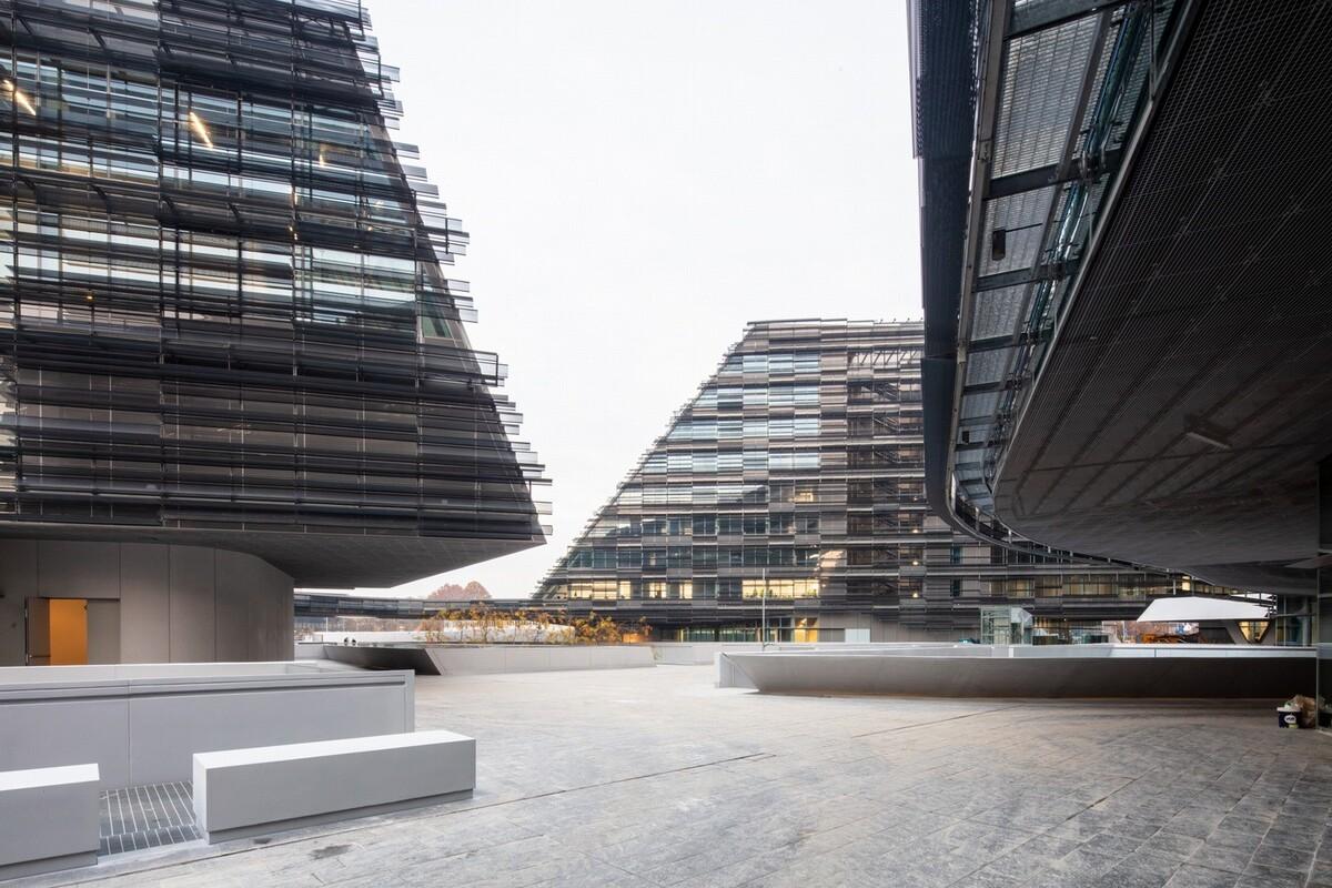 埃尼集团米兰总部 / Morphosis Architects