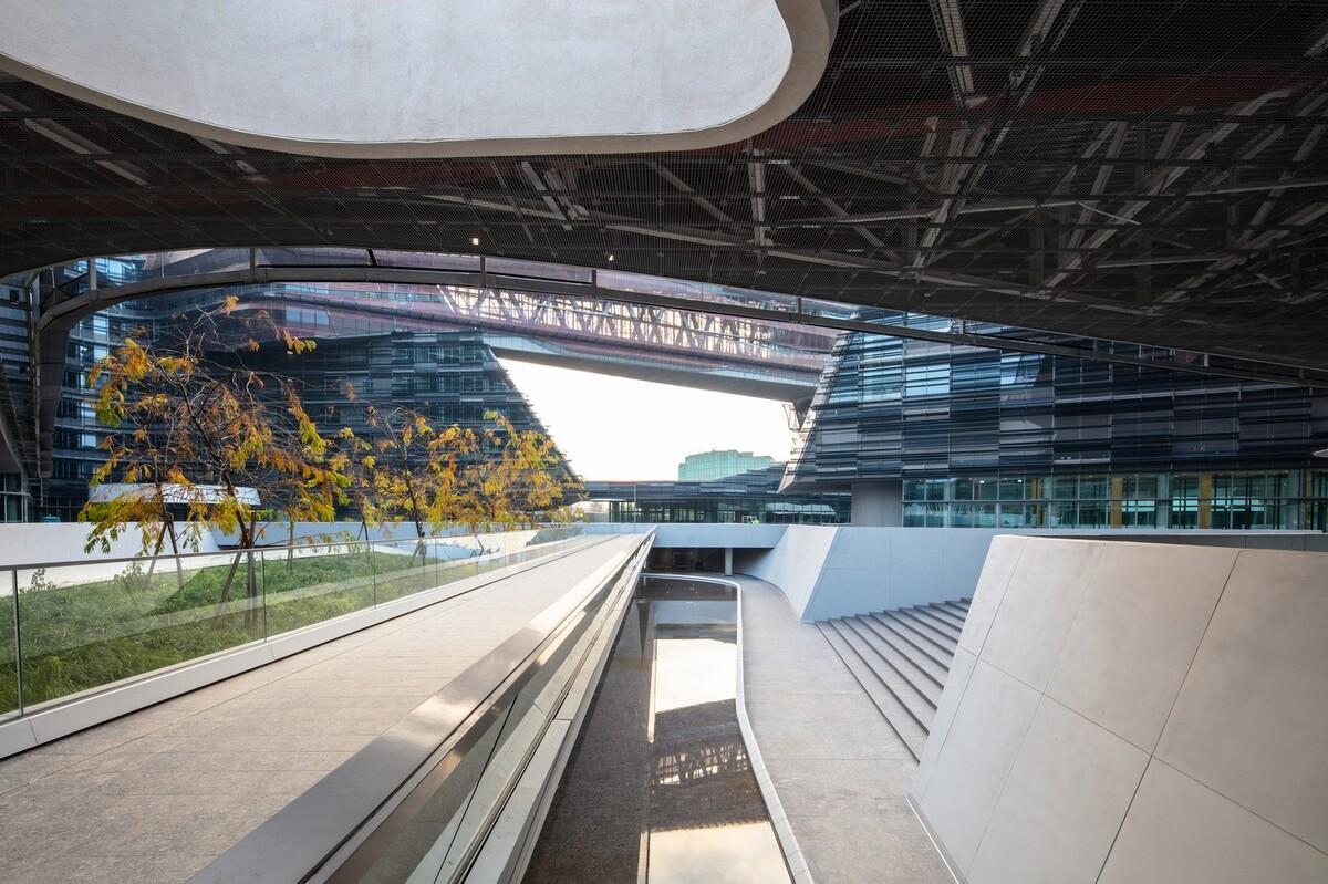 埃尼集团米兰总部 / Morphosis Architects