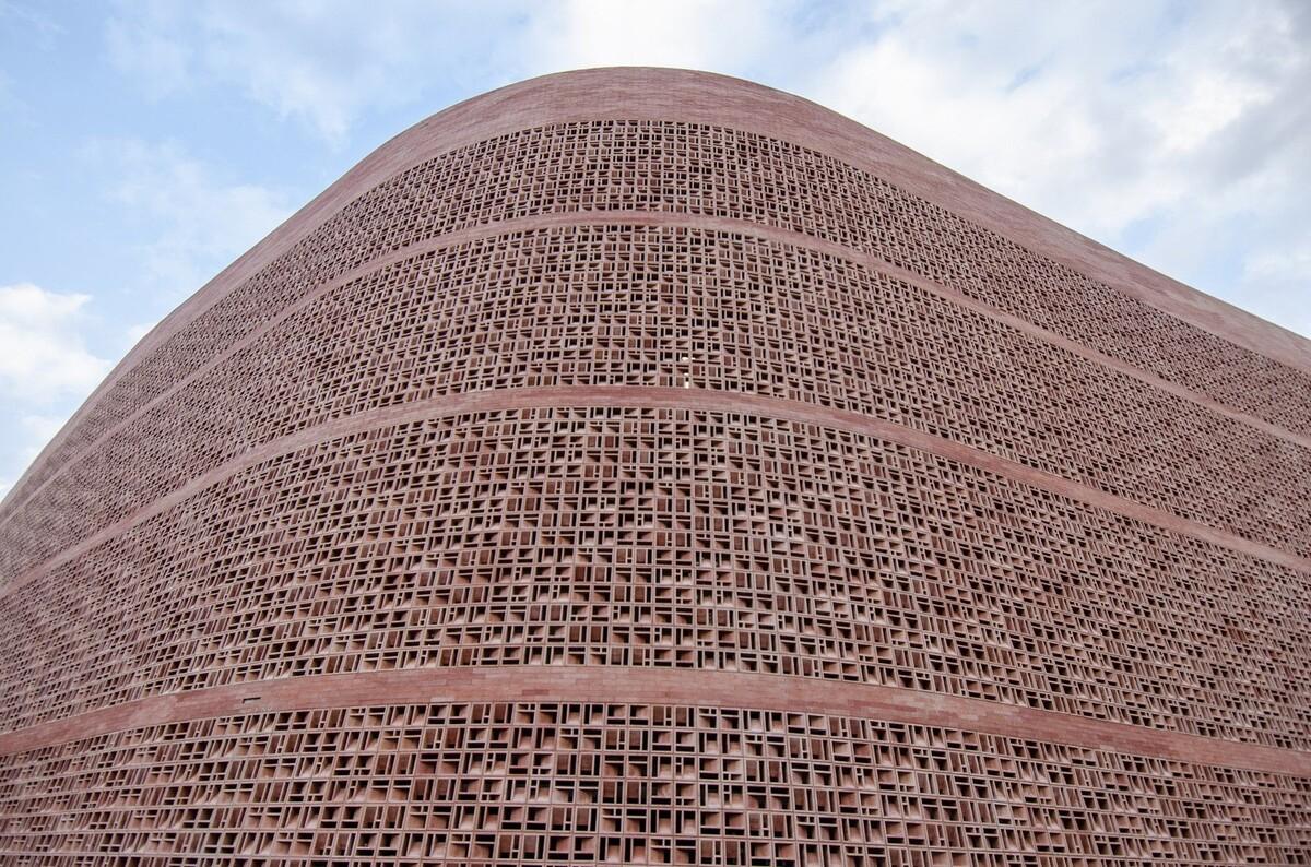Binus 三宝垄教育园区 / Denton Corker Marshall