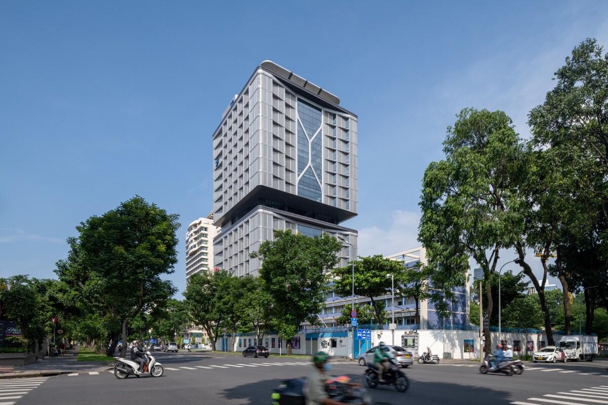 胡志明市科技银行总部 / Foster + Partners