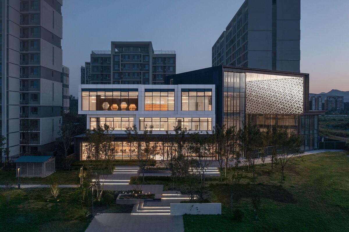 首创和园·平谷新城租赁住房社区图书馆 / 严旸建筑设计