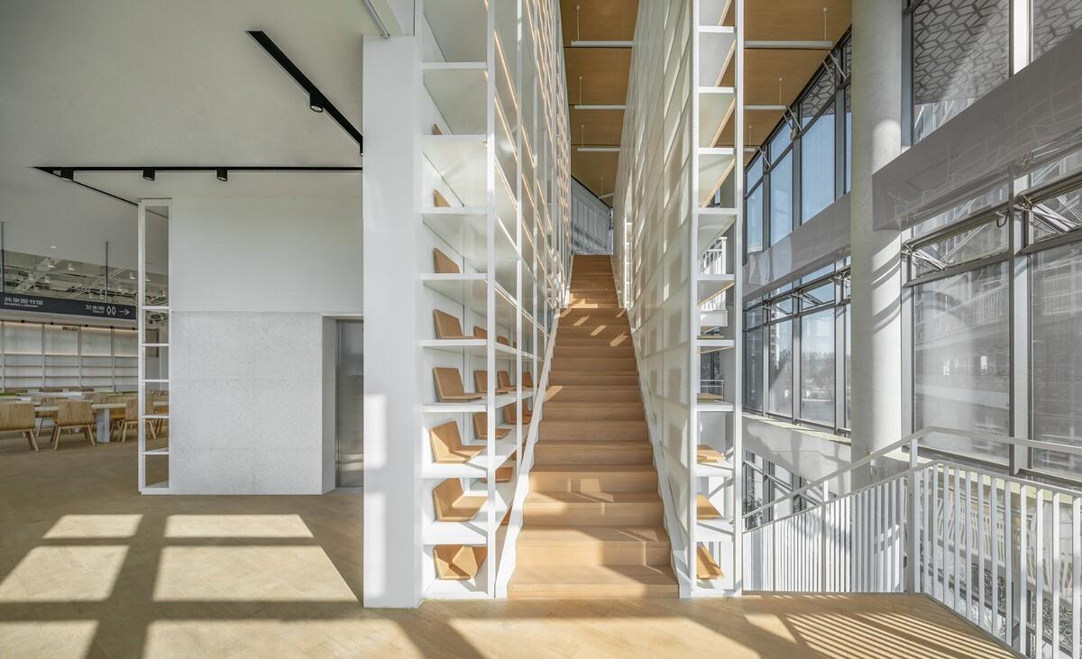 首创和园·平谷新城租赁住房社区图书馆 / 严旸建筑设计