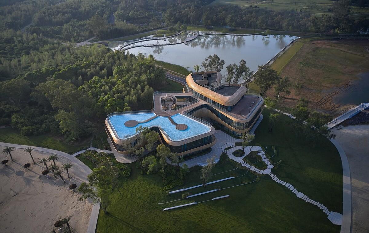 白鹤湖游客中心 / 建识设计