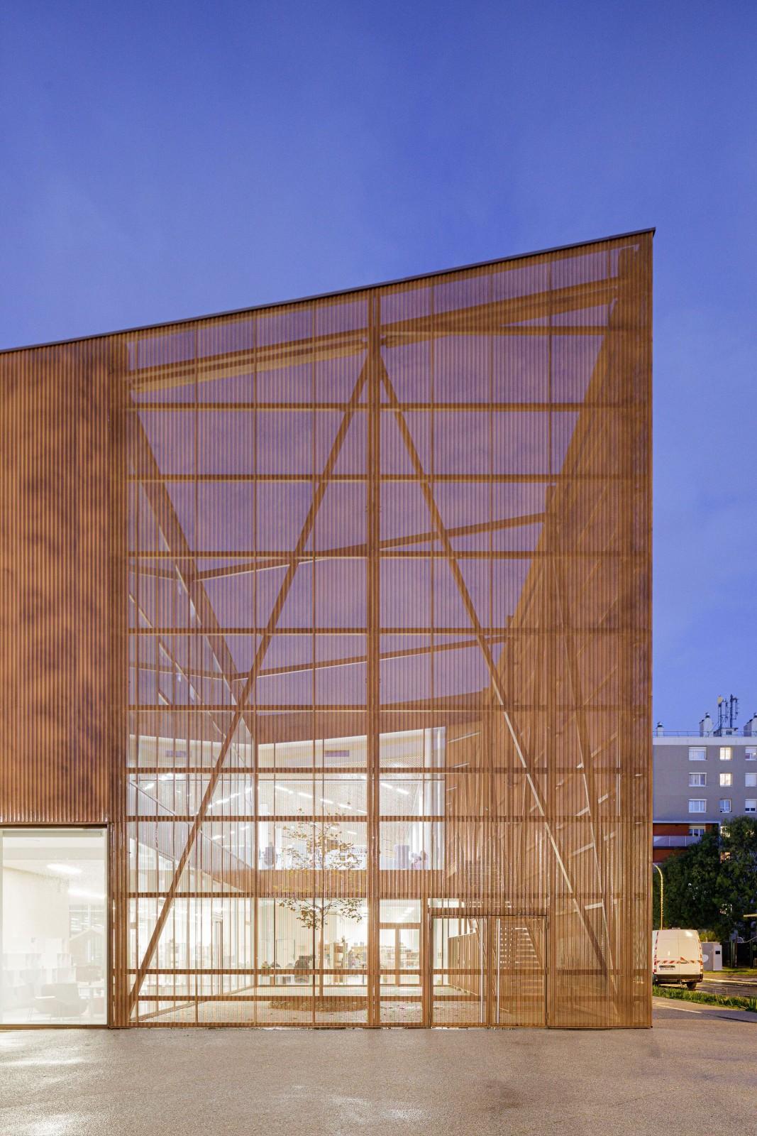Sainte-Geneviève- des-Bois 媒体图书馆 / archi5 + Calmm architecture