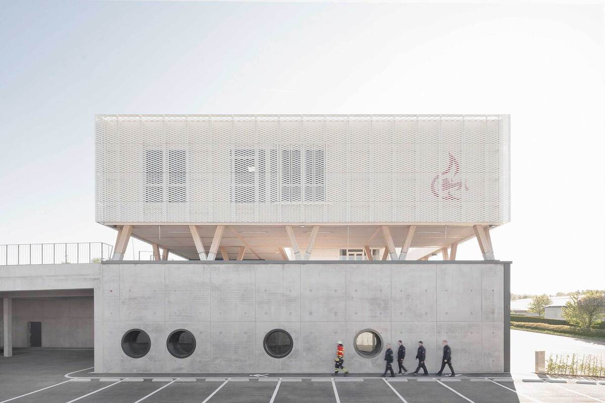 Straubenhardt 消防站 / wulf architekten