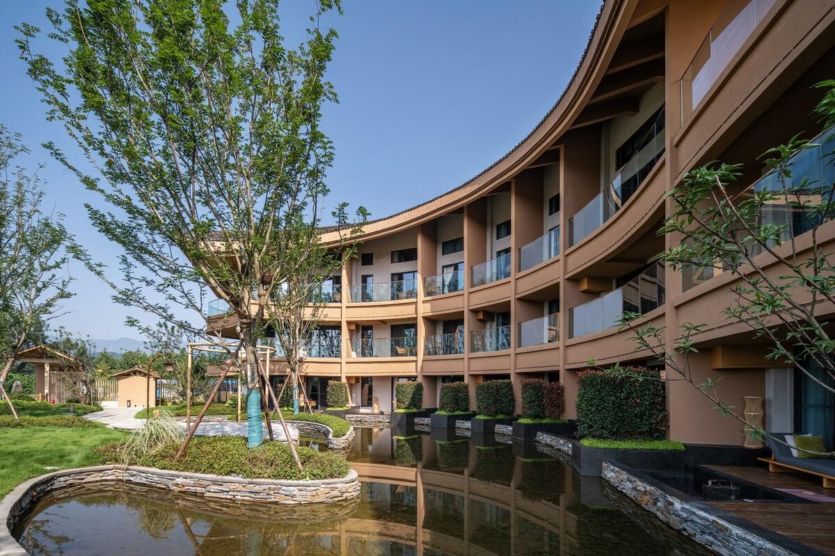 川西建筑与道教文化的融合/“青城•朴舍亲子度假酒店”荣获2023金熊猫天府创意设计奖