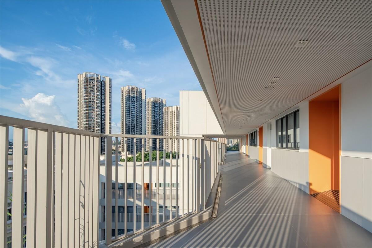 深圳市坪山区科源实验学校 / 申都设计