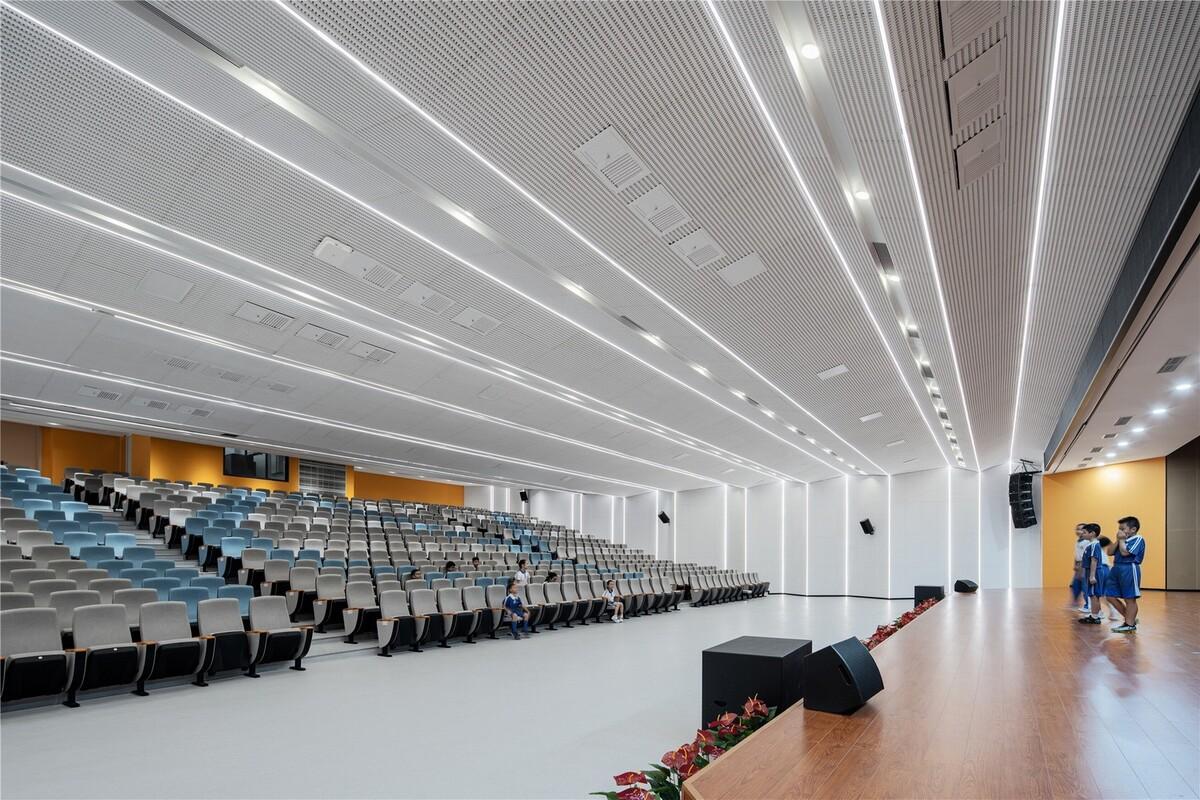 深圳市坪山区科源实验学校 / 申都设计