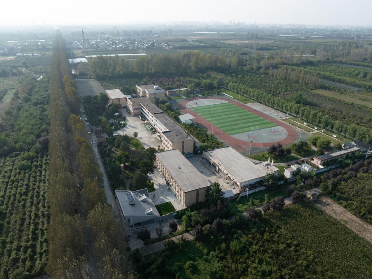 陕西希望工程校园图书馆2.0 / 垣建筑