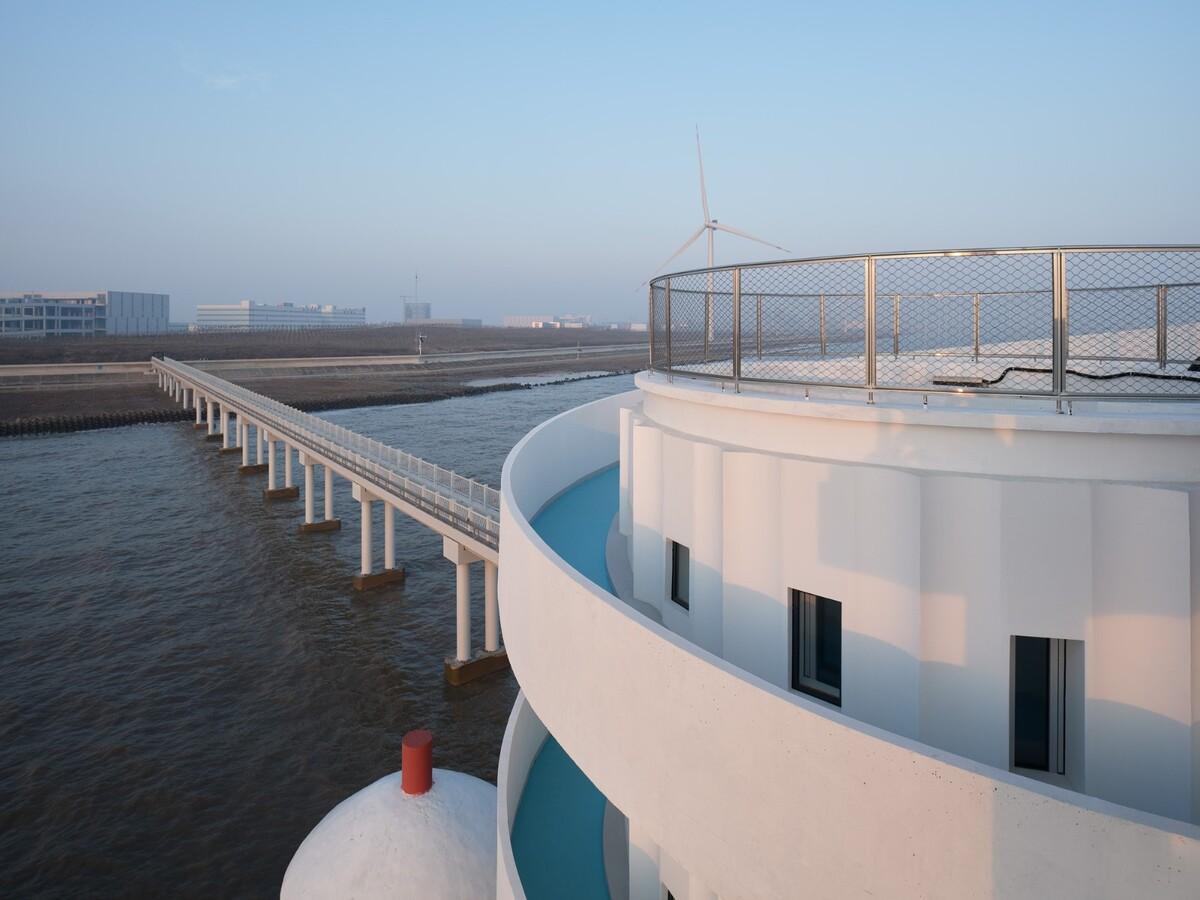 扭转塔和螺旋站，上海海上的生态基础设施 / HCCH合尘建筑