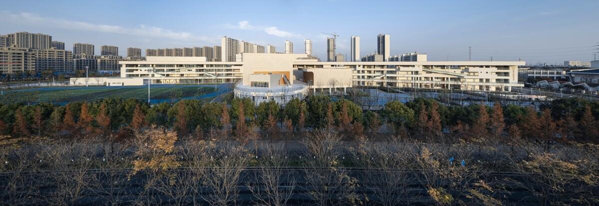 南通市能达中学 / 九城都市建筑