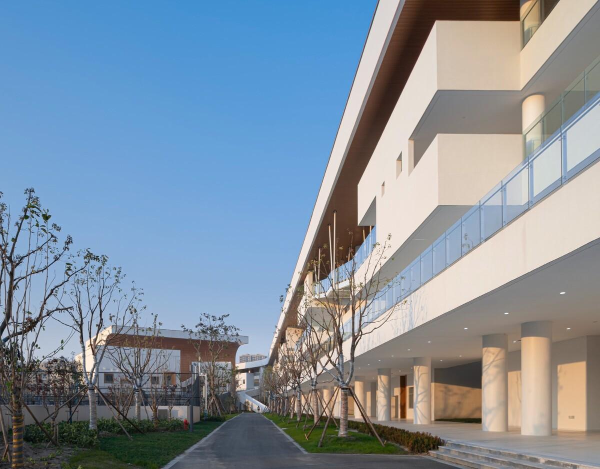 南通市能达中学 / 九城都市建筑