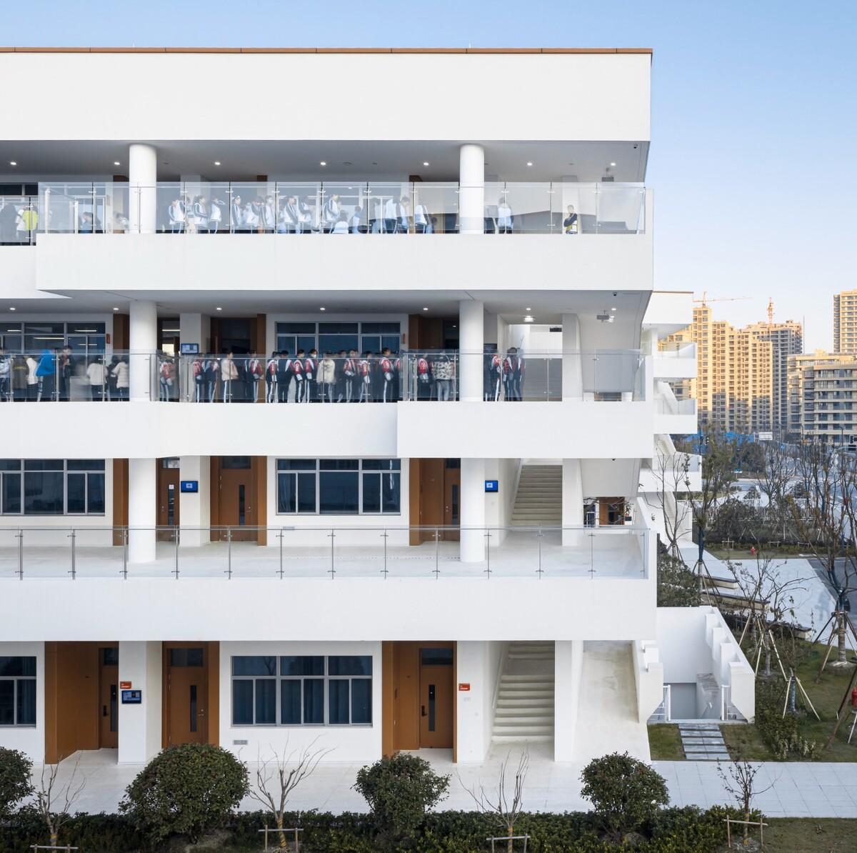 南通市能达中学 / 九城都市建筑