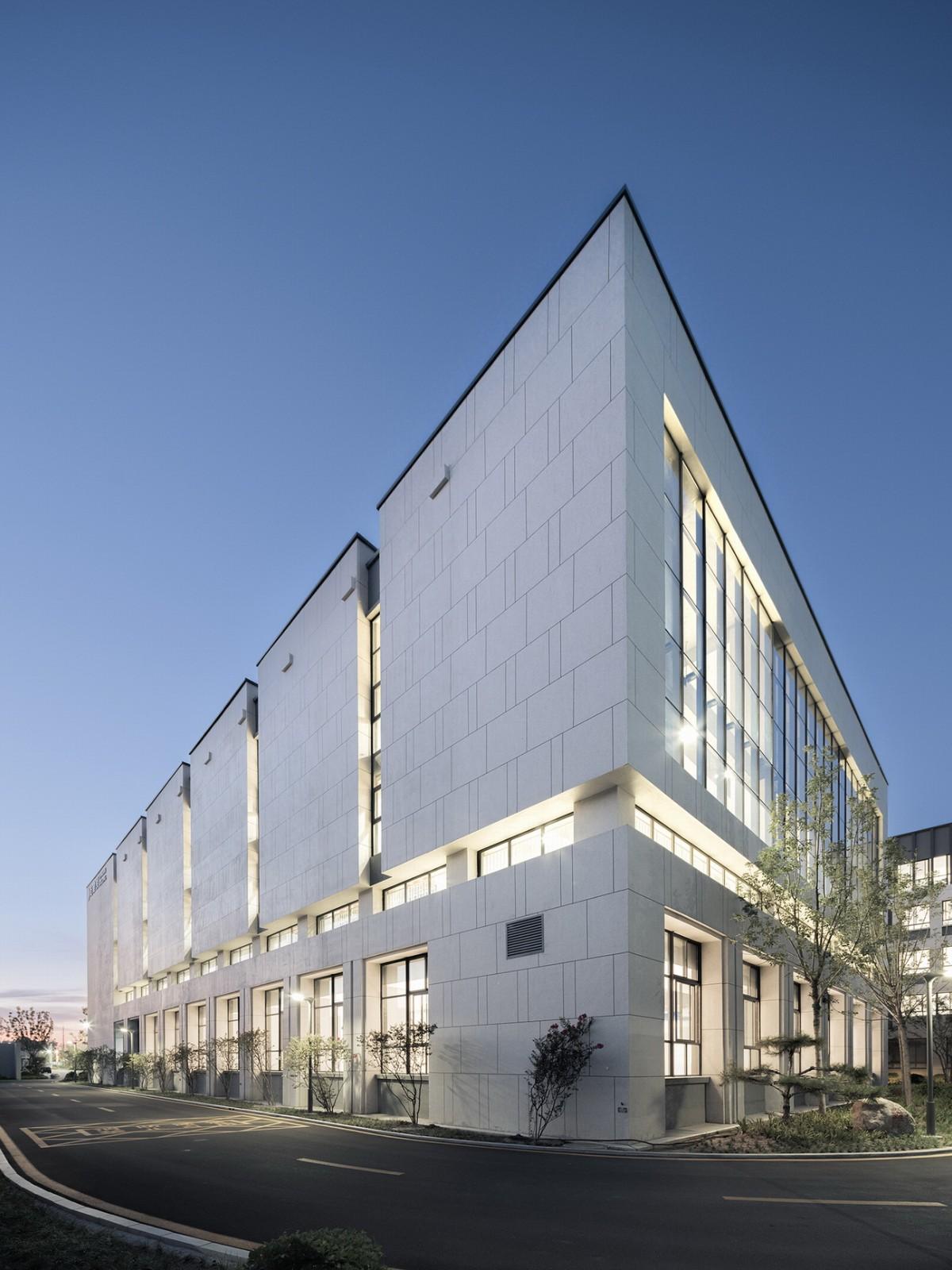 河南安阳振中学校 / 山东建筑大学建筑城规学院象外营造工作室
