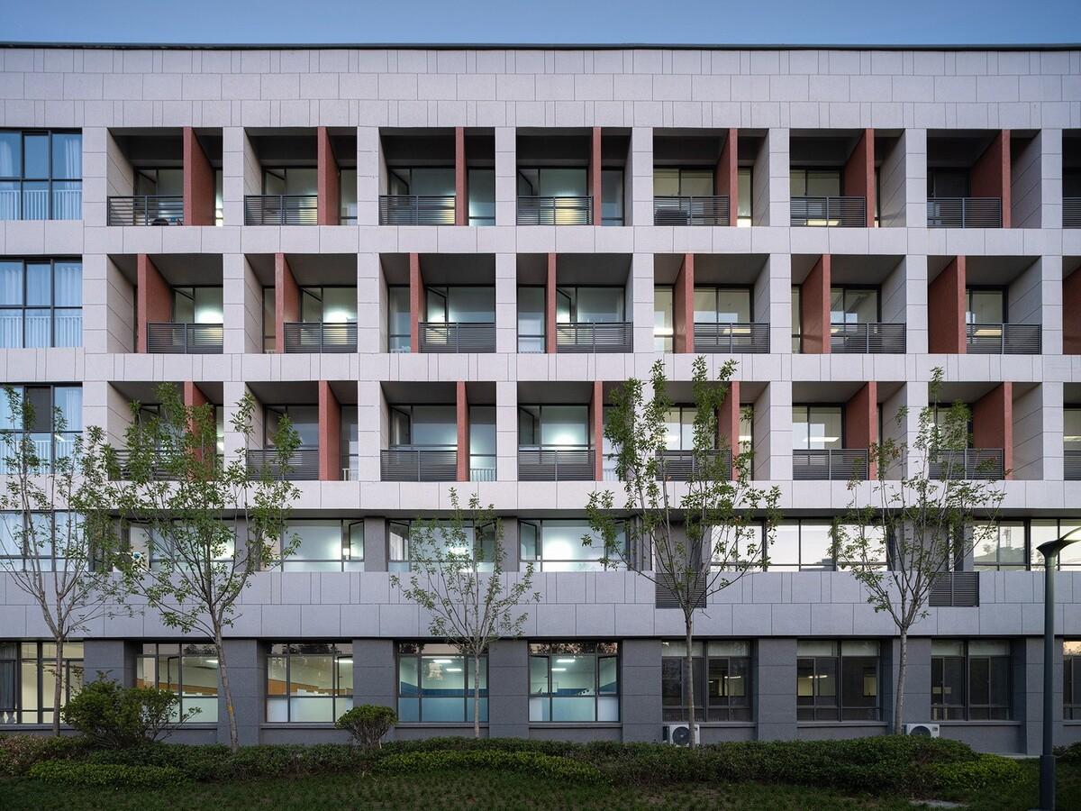 河南安阳振中学校 / 山东建筑大学建筑城规学院象外营造工作室