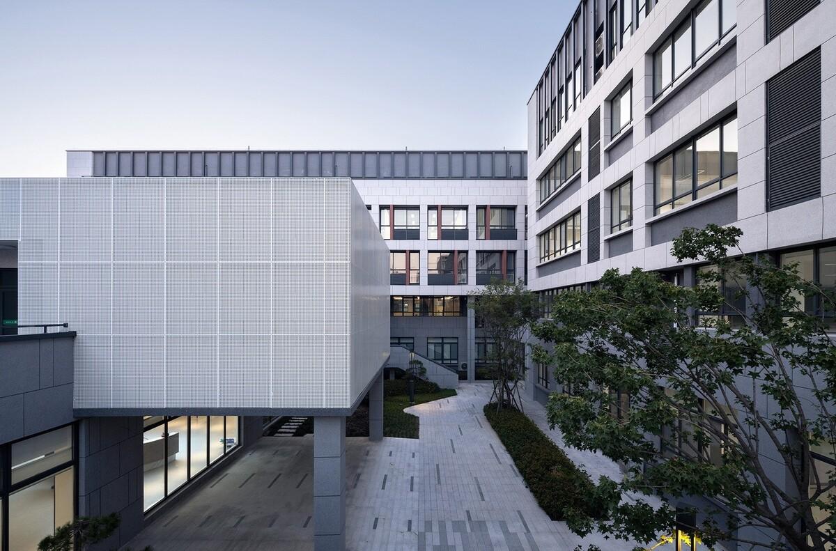 河南安阳振中学校 / 山东建筑大学建筑城规学院象外营造工作室