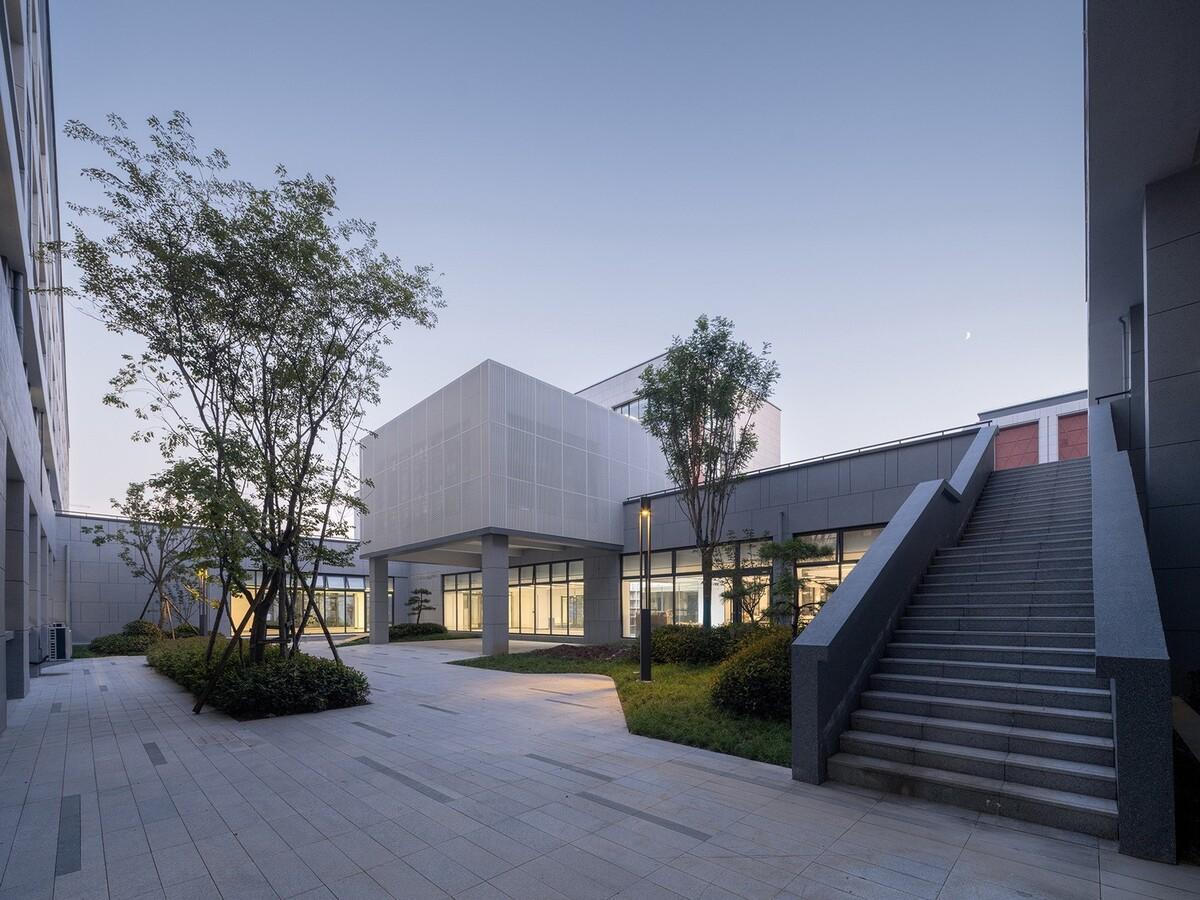 河南安阳振中学校 / 山东建筑大学建筑城规学院象外营造工作室