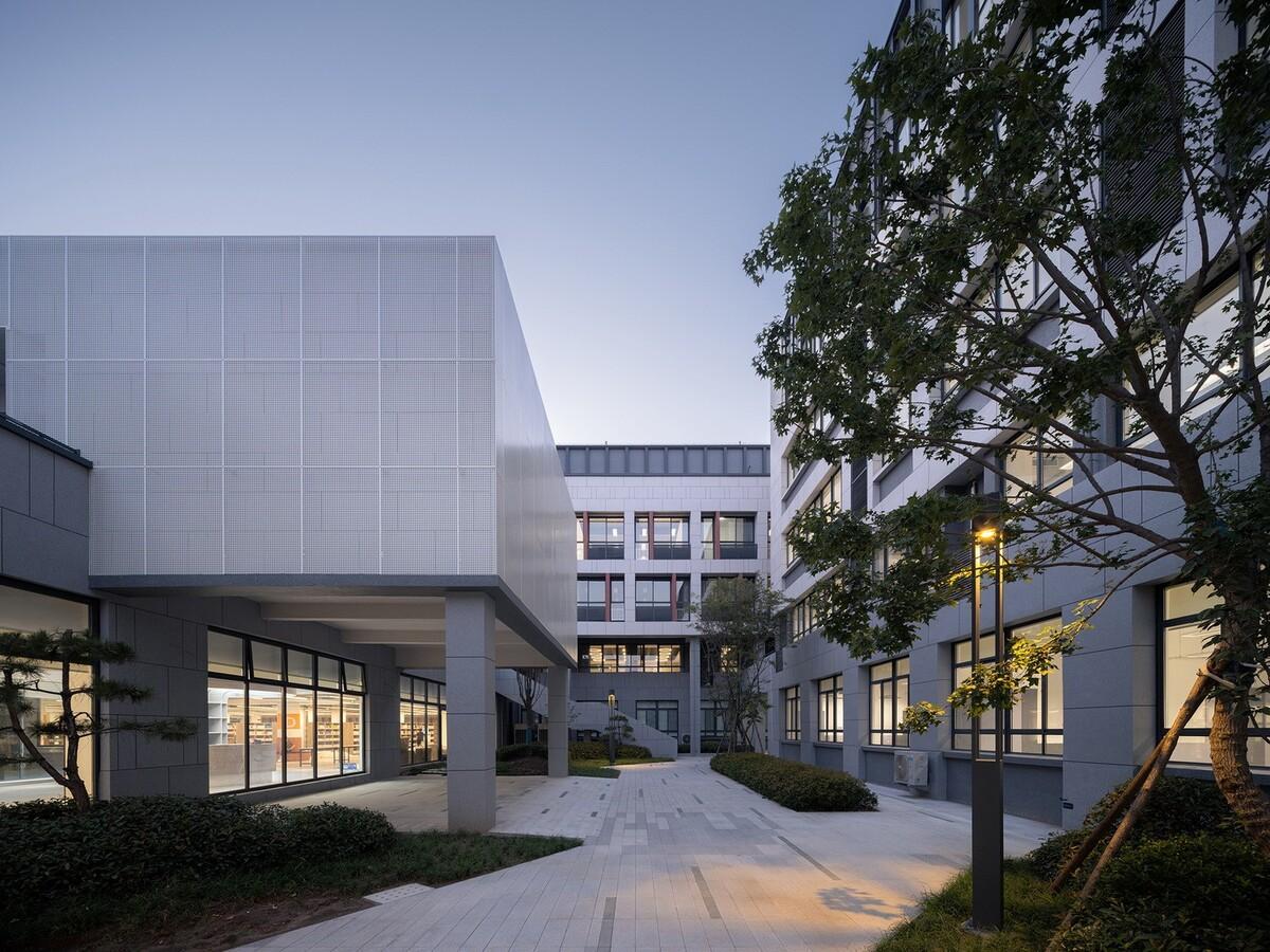 河南安阳振中学校 / 山东建筑大学建筑城规学院象外营造工作室