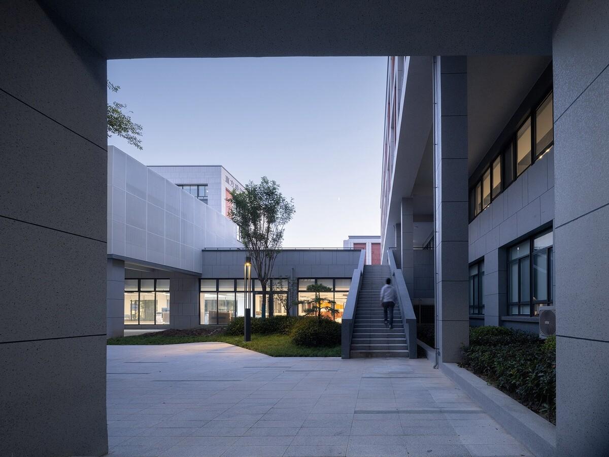河南安阳振中学校 / 山东建筑大学建筑城规学院象外营造工作室