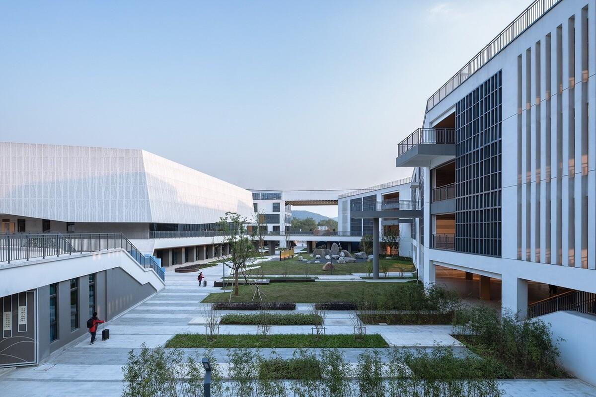 杭州中泰中学建筑设计 / LZGC量子构城设计事务所+浙江建院建筑规划设计院
