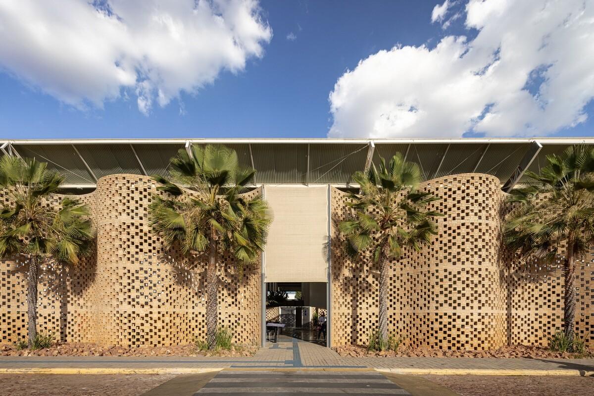 乌尼埃朗学校兽医院 / Lins Arquitetos Associados