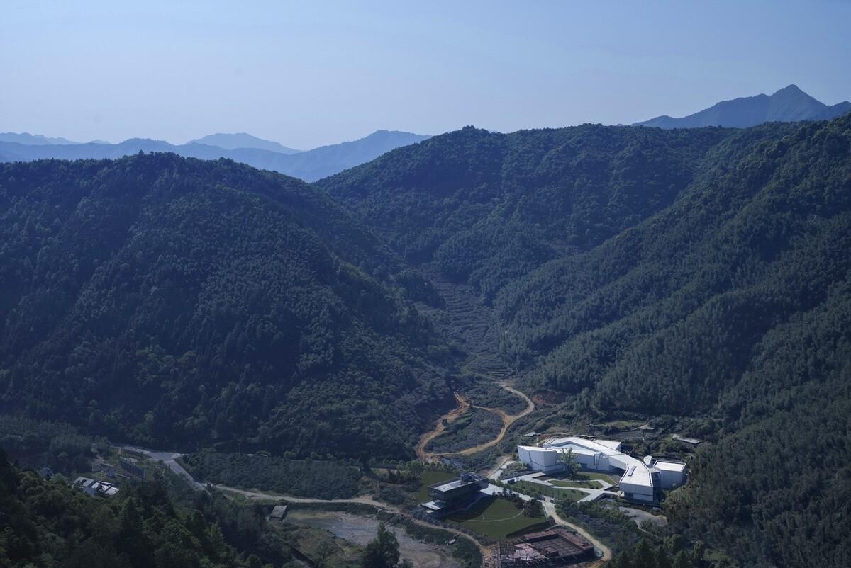 “地”之书写——三清山地质博物馆设计思考 / 浙江大学建筑设计研究院