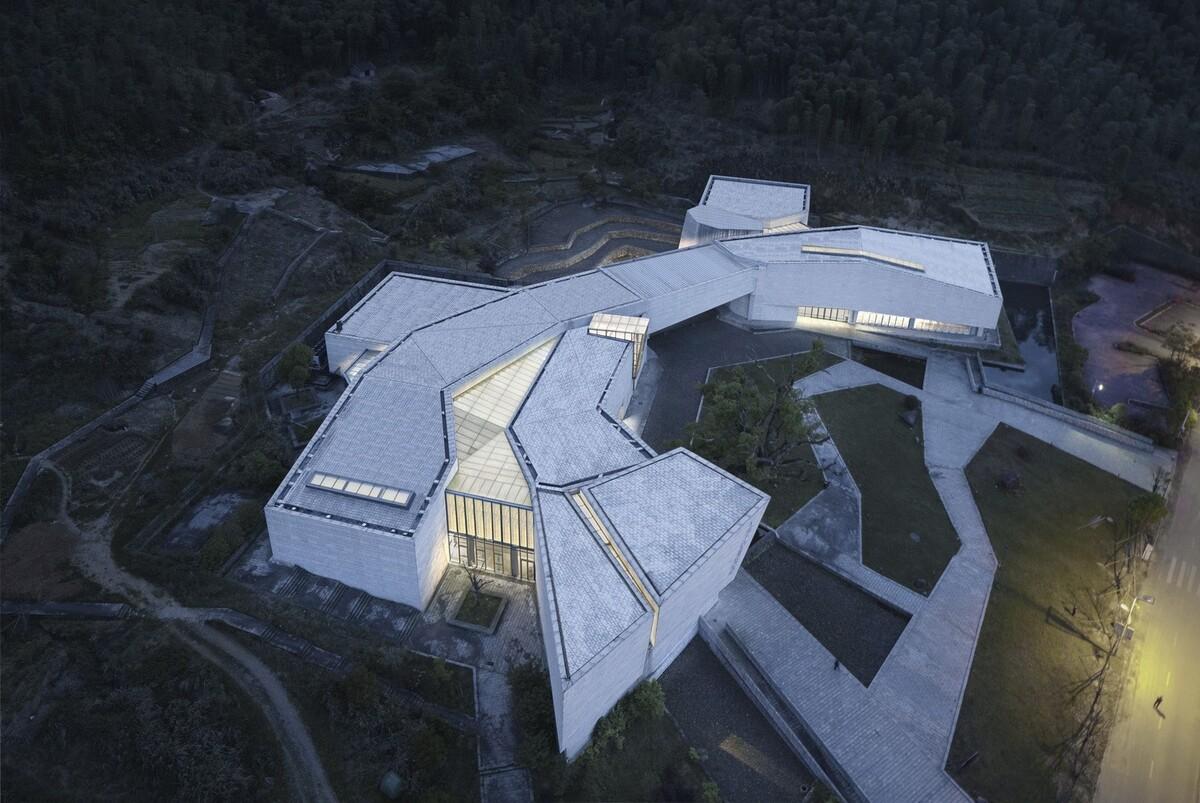 “地”之书写——三清山地质博物馆设计思考 / 浙江大学建筑设计研究院